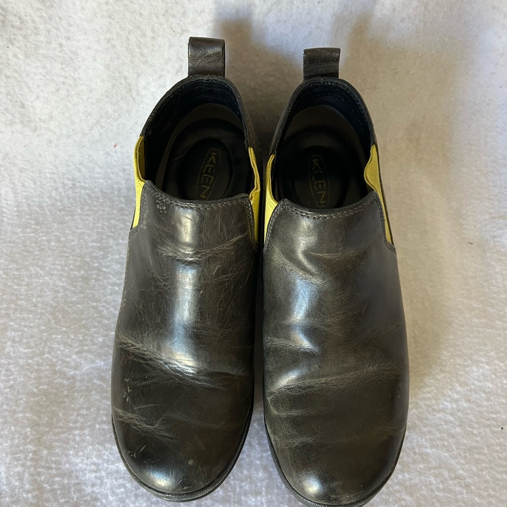 Keen Women’s Black and Yellow Shoes
